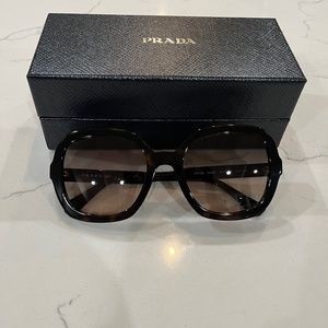 New Women’s Prada Le Cadorna Square Tortoise Shell Sunglasses (PR 16US Heritage)